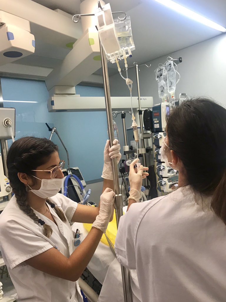 EsdiroDaz's tweet photo. Avui a #OncohematologiaVH amb col.laboració d’UCIP i @donarsanghebron hem fet la nostra primera infusió de cèl.lules CART,  ha estat un èxit!!!👍 👏👏👏👏 Gran equip de professionals, #Treballenequip #cancerinfantil @LuisNurseBST @MJMB_PICU_VH @vallhebron https://t.co/9j8NwCdcmI