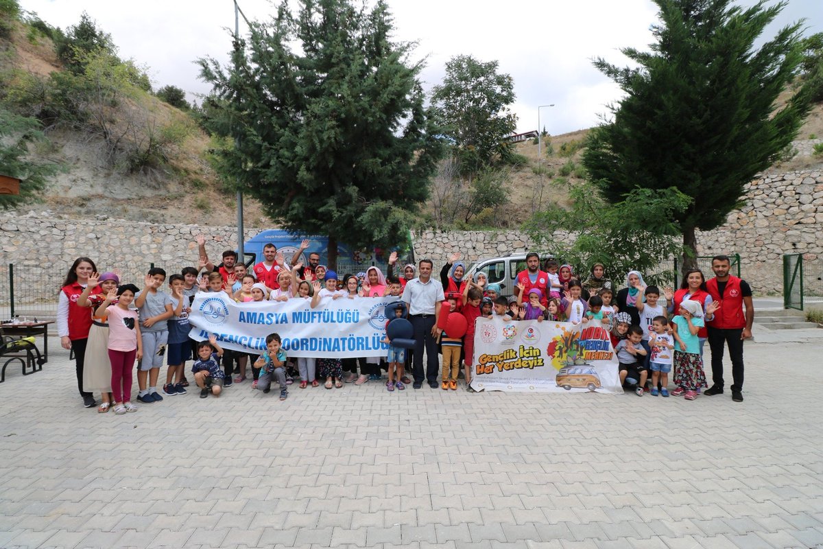 “GENÇLİK İÇİN HER YERDEYİZ” Amasya Mobil Gençlik Merkezi Projemizin 27. Durağı TOKİ Amasya Merkez Cami oldu.
#GSBGM
#GSBAmasyaGençlikMerkezi
#GençlikİçinHerYerdeyiz
#MobilGençlikMerkezi
#MerkezimHerYerde
#MerkezimdeBuYaz
#GönüllülükYılı2019