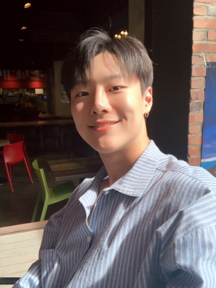 choSYyyyy52's tweet photo. 승연이 생일날에 나는평범하게 일을했지만 마음은 축하노래를 부르고있었돠
생일축하해❤❤❤
#올라운더_승연이의_생일을_축하해 
#우리의낭만_조승연_생일축하해 
 #MeaningfulSeungyounDay https://t.co/Q70w3QTUCc