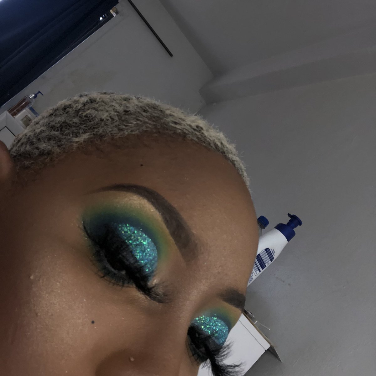 bleu_beats's tweet photo. ๐บ๐ Caribbean Seas ๐๐บ
Lighting makes an immense difference. But I love my new set up of my beauty station #flashapproved #noedits #bronxmua #nycmua #bookme https://t.co/xmlTszHet0