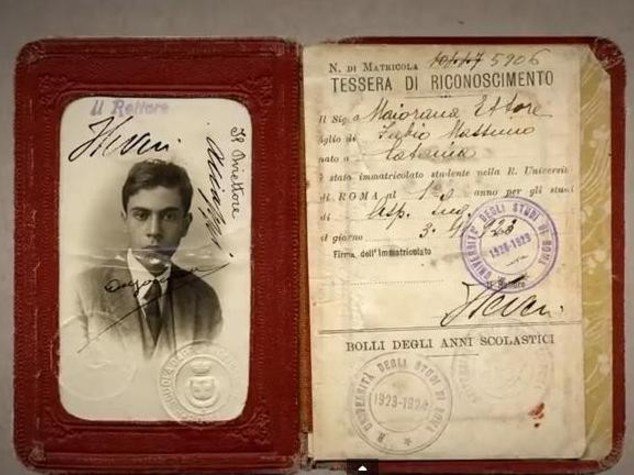 scuolanormale's tweet photo. "Poi ci sono i geni come #Galileo e #Newton. Ebbene Ettore era uno di quelli..." (#EnricoFermi)
#accaddeoggi nel 1906: nasce il fisico Ettore #Majorana. https://t.co/WvYYHJjIra