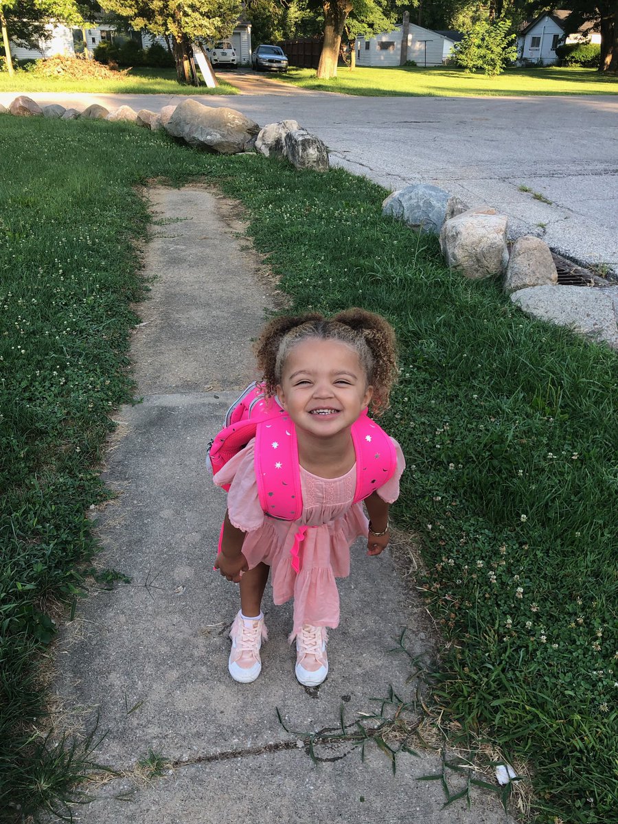 DelphMady's tweet photo. lula’s first day of school!!!! 🥺🥺❤️ https://t.co/CPGa9wYE4r