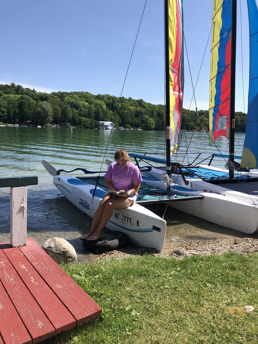 Reppin’ the city gear, Mrs. Longardner is WILD ABOUT READING in Three Lakes, WI! ⛵️📚🌲#WTShines @Szo_Long #LakeLife
