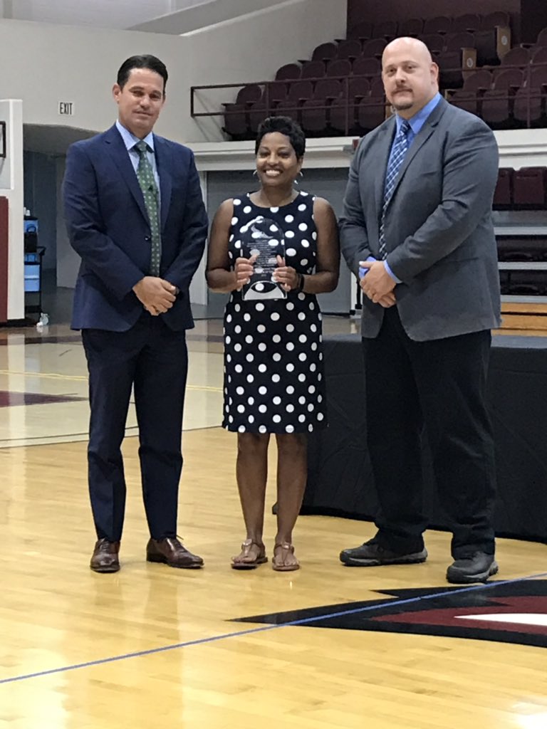 JCPSKY's tweet photo. Congratulations Carla Cosby from @DixieDragons082 - Family Resource Center Coordinator of the Year! #WeAreJCPS https://t.co/DQ3mS2Ccgq
