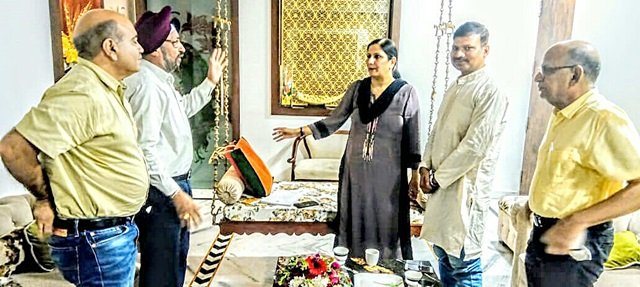 dwarkaforum's tweet photo. DWARKA FORUM Meeting with Ms Kamaljeet Sehrawat, Leader of the House, SDMC
https://t.co/njM1yUVrVK #dwarkaforum #dwarka #cleandwarka #SDMC #MCD https://t.co/Xj4wVBldqm