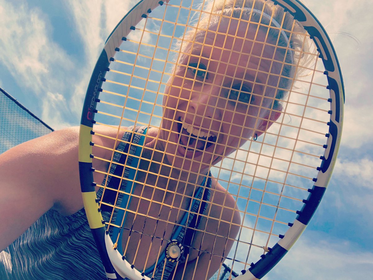 drdthomsen's tweet photo. 4 years and 2 months since my back injury... first time stepping on the court = felt like heaven 💚🙏🙌 #tennis #lovethisgame #grateful #risingagain #COMEBACK https://t.co/04FFo24wdY