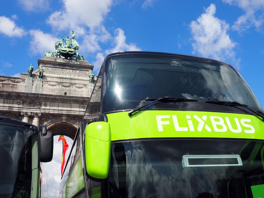 Fernbusse_de's tweet photo. Dank ordentlicher Finanzspritze will FlixBus weiter expandieren: Für Europa sind mehr Züge geplant; Südamerika und Asien werden als neue Märkte anvisiert. Der Mitfahrmarkt soll unter der Marke FlixCar erobert werden. https://t.co/6CMoJWl3Cf https://t.co/yB98v2HtHF