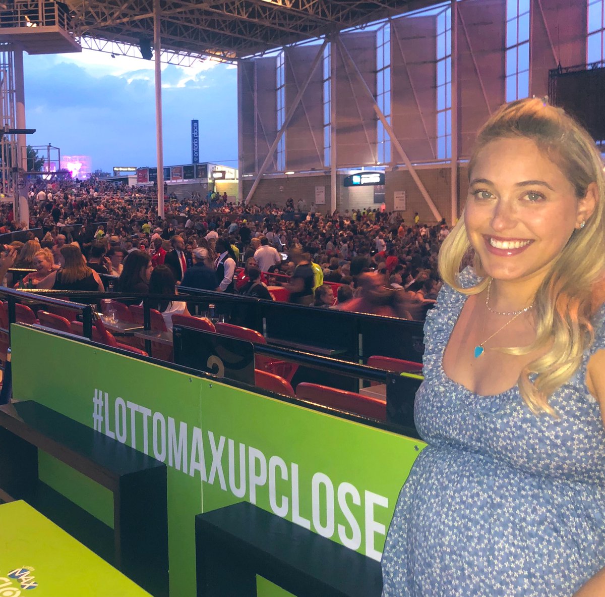 yaelkanter's tweet photo. What to sit in the #LottoMaxUpClose box? Visit https://t.co/ZEjlITY0kP for your chance to win a VIP experience at @budweiserstage! #ad @OntarioLottery @lottomax #LottoMax https://t.co/KMzNIuDcg1
