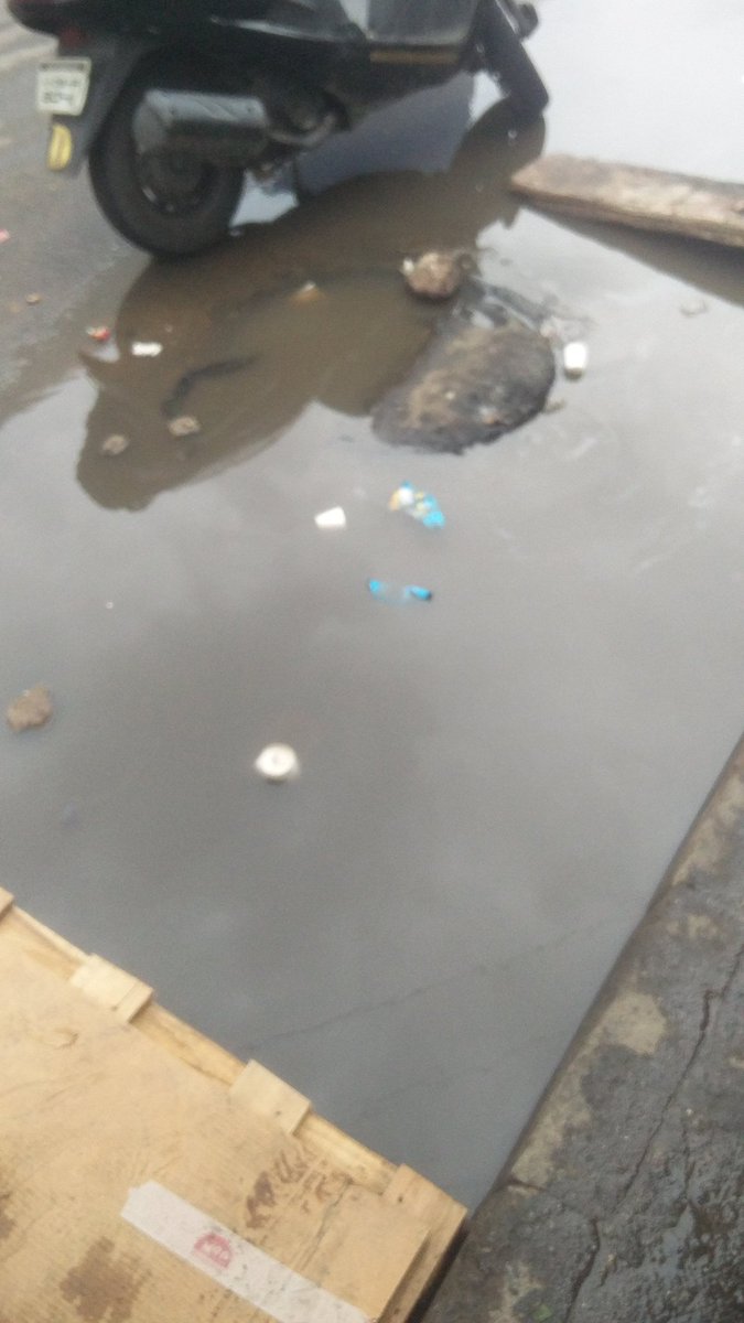 ShaikShaik77's tweet photo. @chairmanbwssb  😷from past 7 days drainage water is coming out from my place I have given a complaint but no response it's opposite to Urvashi thater every Wer dangu fever is ther pls clean as soon as possible 🙏 https://t.co/eOFnEjecxc