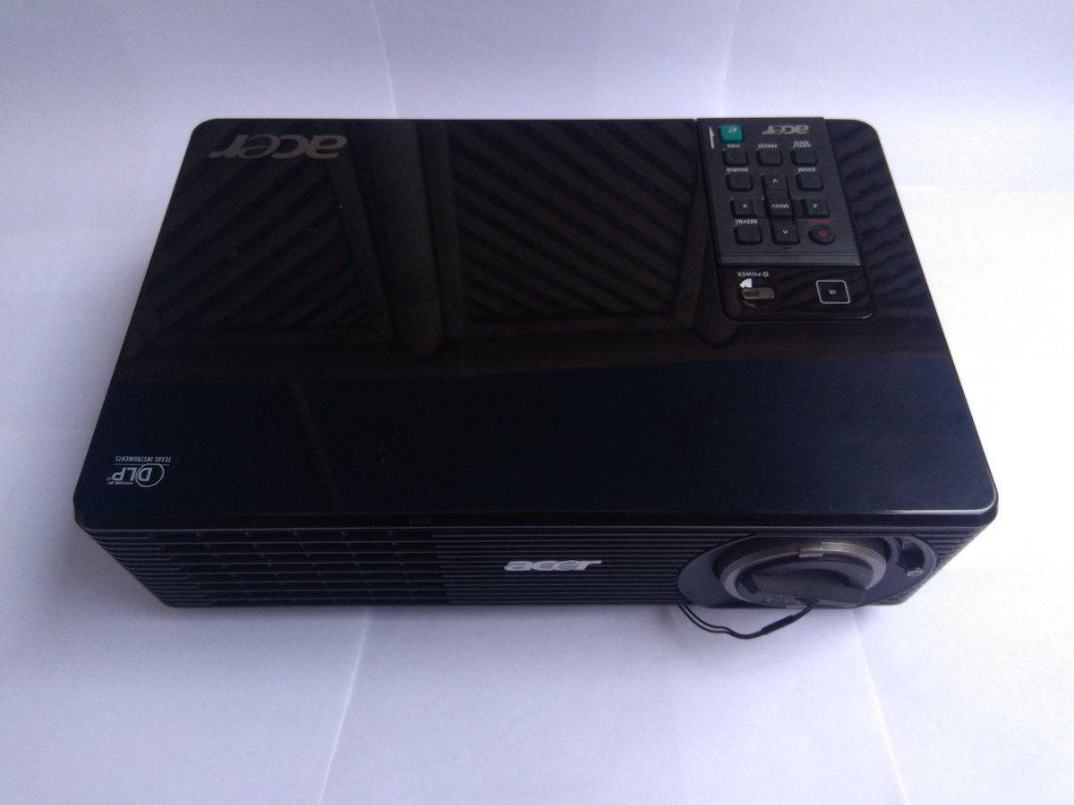 yolandakrisnap's tweet photo. Twitter please do your magic.

Dijual Acer DLP Projector XT1160Z.

Siapa tau kalian pengen main FIFA, atau nonton Netflix pakai projector. Atau mau kumpul-kumpul karang taruna dan pengurus masjid juga boleh. Bikin acara nobar misbar di komplek.

Harga? Kita bicarakan di DM. https://t.co/5zaempVbrp