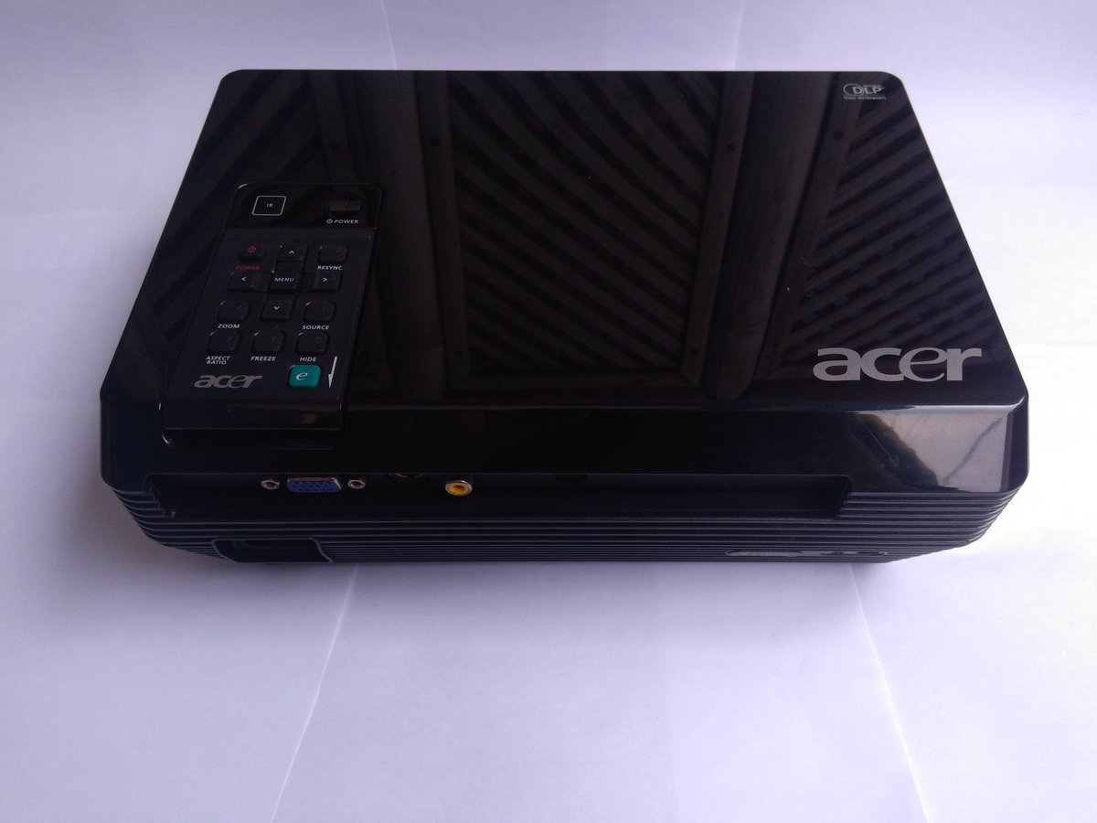 yolandakrisnap's tweet photo. Twitter please do your magic.

Dijual Acer DLP Projector XT1160Z.

Siapa tau kalian pengen main FIFA, atau nonton Netflix pakai projector. Atau mau kumpul-kumpul karang taruna dan pengurus masjid juga boleh. Bikin acara nobar misbar di komplek.

Harga? Kita bicarakan di DM. https://t.co/5zaempVbrp