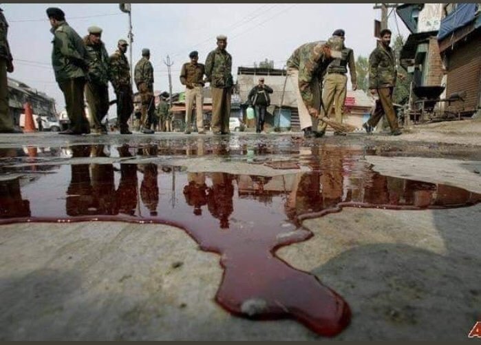 FH_Siddiqiii's tweet photo. Do you call Kashmir a paradise?
Is there a river of blood in heaven too?😥😥😥
#ModiKillingKashmiris
#کشمیر_کو_جینے_دو
#We_Stand_with_kashmir https://t.co/lICHNu90a1