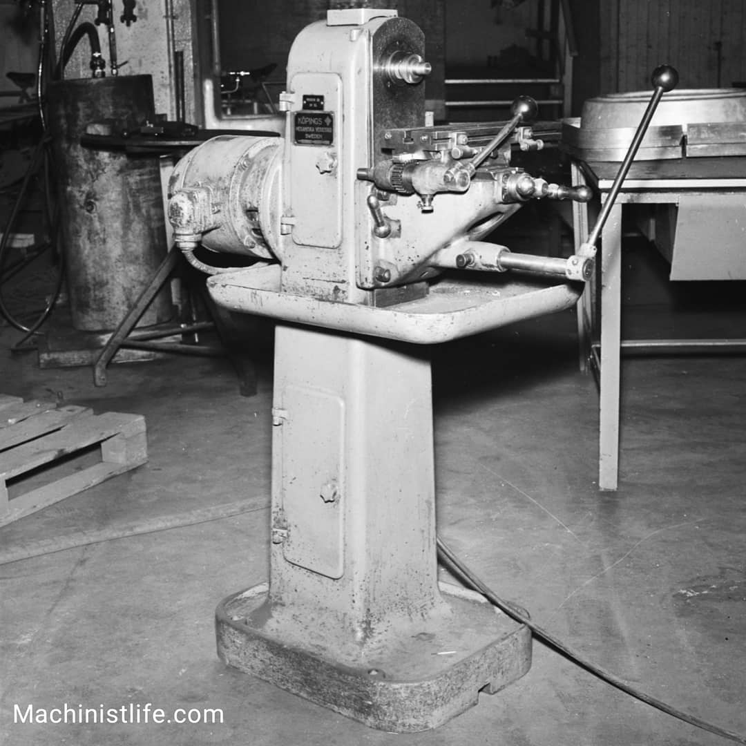 GrungyMachinist's tweet photo. #MillMondays ⚙️
Köping milling machine made in Sweden with lever operated sliding table. Circa 1940.
#millingmachine #Milling #machining #Metalworking #oldtools #horizontalmill #machinist #vintagemachinery #machinistlife https://t.co/ZCCCeFySKx
