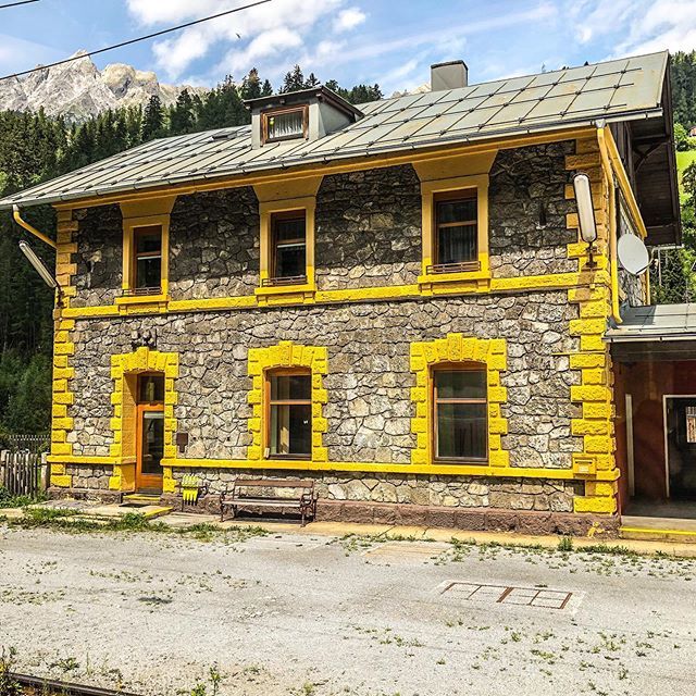 Strengen - Beautiful old railway station 🇦🇹🚂 #railwaystation #railroad #oebb #arlberg #tyrol #railwaystationsofinstagram #travelgram #oldrailwaystation ift.tt/2T4OynW