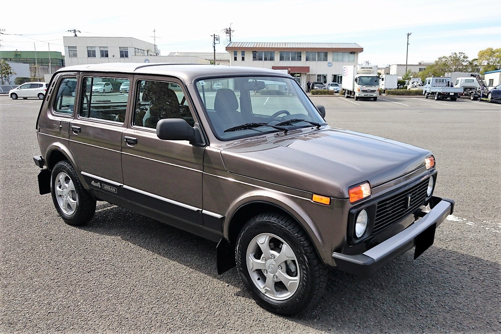 ルパルナス ラーダ ニーヴァ 5ドア Lada Niva ヨーロッパ仕様 新車 入荷情報 諸費用オールイン350万円 消費税別 ラーダ ラーダニーヴァ5ドア アウトドア サーフィン ワズ Uaz ラーダ クロカン ロシア車 Suv ラーダニーバ ジムニー