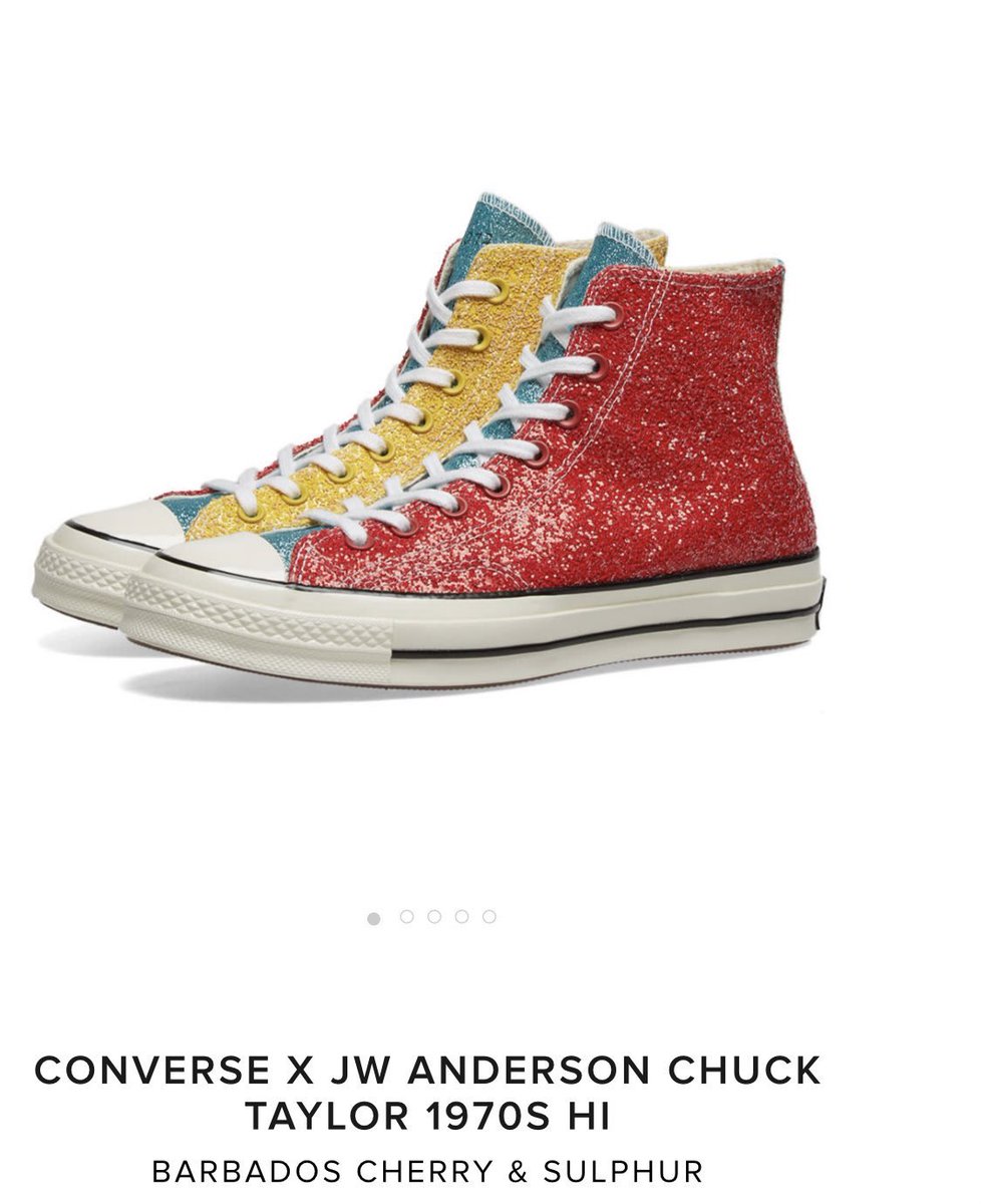 seulkaination's tweet photo. Jongin was wearing sparkly converse today. I repeat: he. was. wearing. CONVERSE. He- hhhhh https://t.co/LcuKzMD8Tf