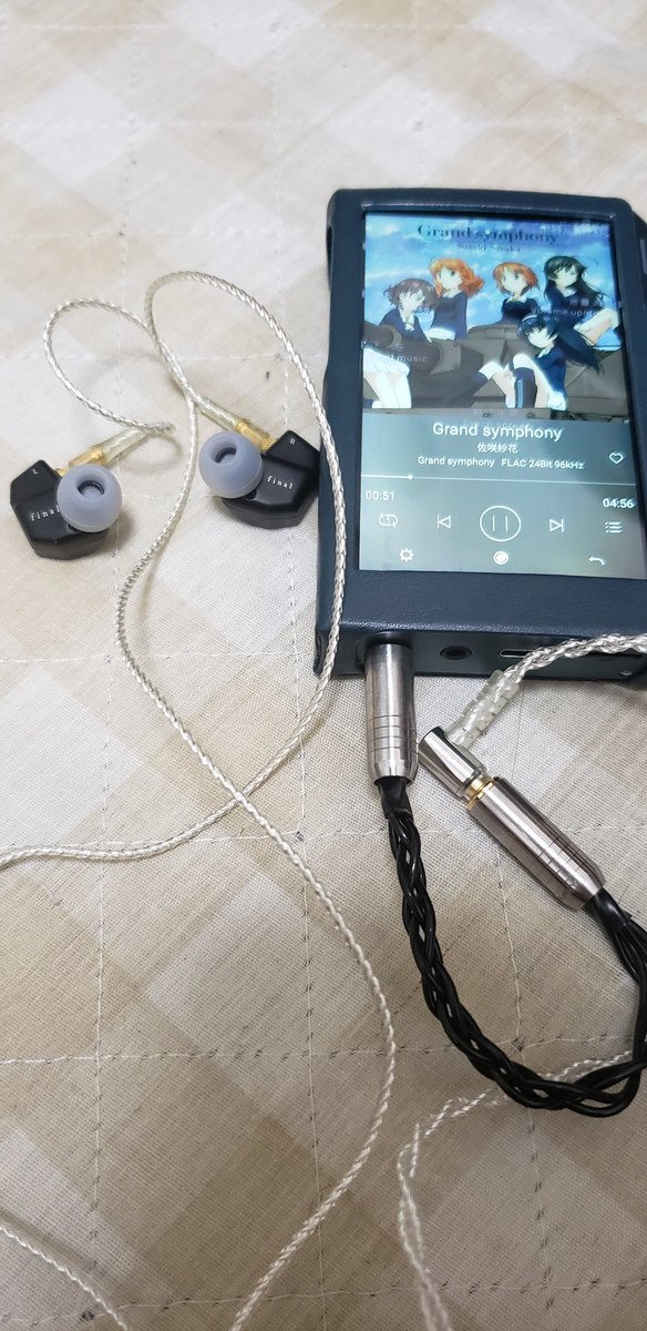 tomoya6451's tweet image. せっかくなので♪ #COLORFLY  U6で2.5㎜から3.5proの変換がカチッとはまって使えたので、それを使用して聴いてます…。 final MAKE3にシルバーコート2.5㎜で変換しています…。 イヤーピースはsednaearfit light shortをつけて使用しています…。ZEROのオケがここまでリアルになるとは凄いです。