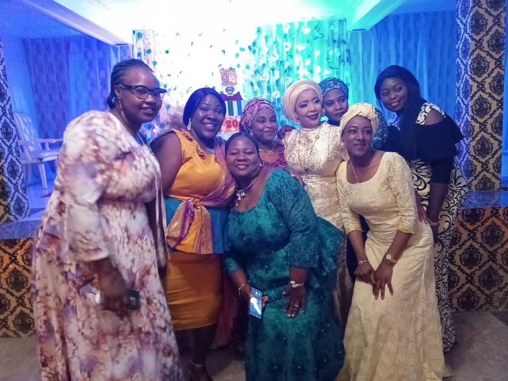 bakorialumni's tweet photo. It was all fun and re-connection as members of our Class of '99 celebrated their 20th Anniversary at a Global Reunion in Abuja..Congratulations Heavy Chics👏🏽👏🏽👏🏽👏🏽👏🏽👏🏽 #proudlybakorian #ProUnitate @USOSAonline @fegocowosa_lg @FLOGA_NIGERIA @FLOGA_NIGERIA @Ammah928 @maisinglez https://t.co/S9N5Xpycxa