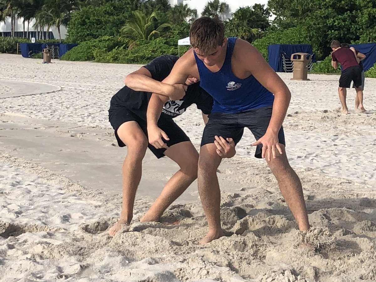 BlackBearsWRES's tweet photo. After a day off to enjoy Universal Orlando, we’re starting off Day 5 of the Florida Tour with some beach wrestling here in Miami! 🤼‍♂️☀️🌴 #blackbearswrestling #FloridaWrestling #beachwrestling https://t.co/QOtA1kfGql