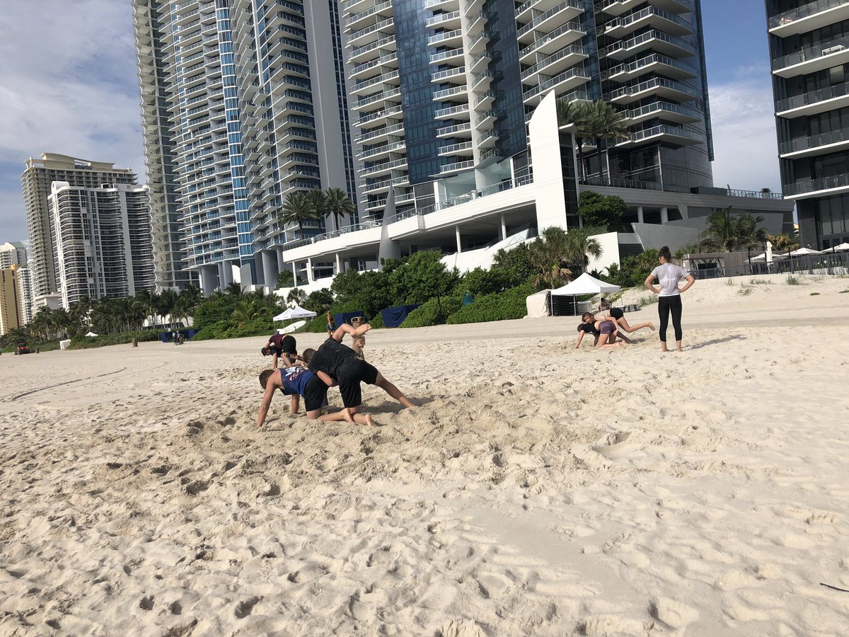 BlackBearsWRES's tweet photo. After a day off to enjoy Universal Orlando, we’re starting off Day 5 of the Florida Tour with some beach wrestling here in Miami! 🤼‍♂️☀️🌴 #blackbearswrestling #FloridaWrestling #beachwrestling https://t.co/QOtA1kfGql