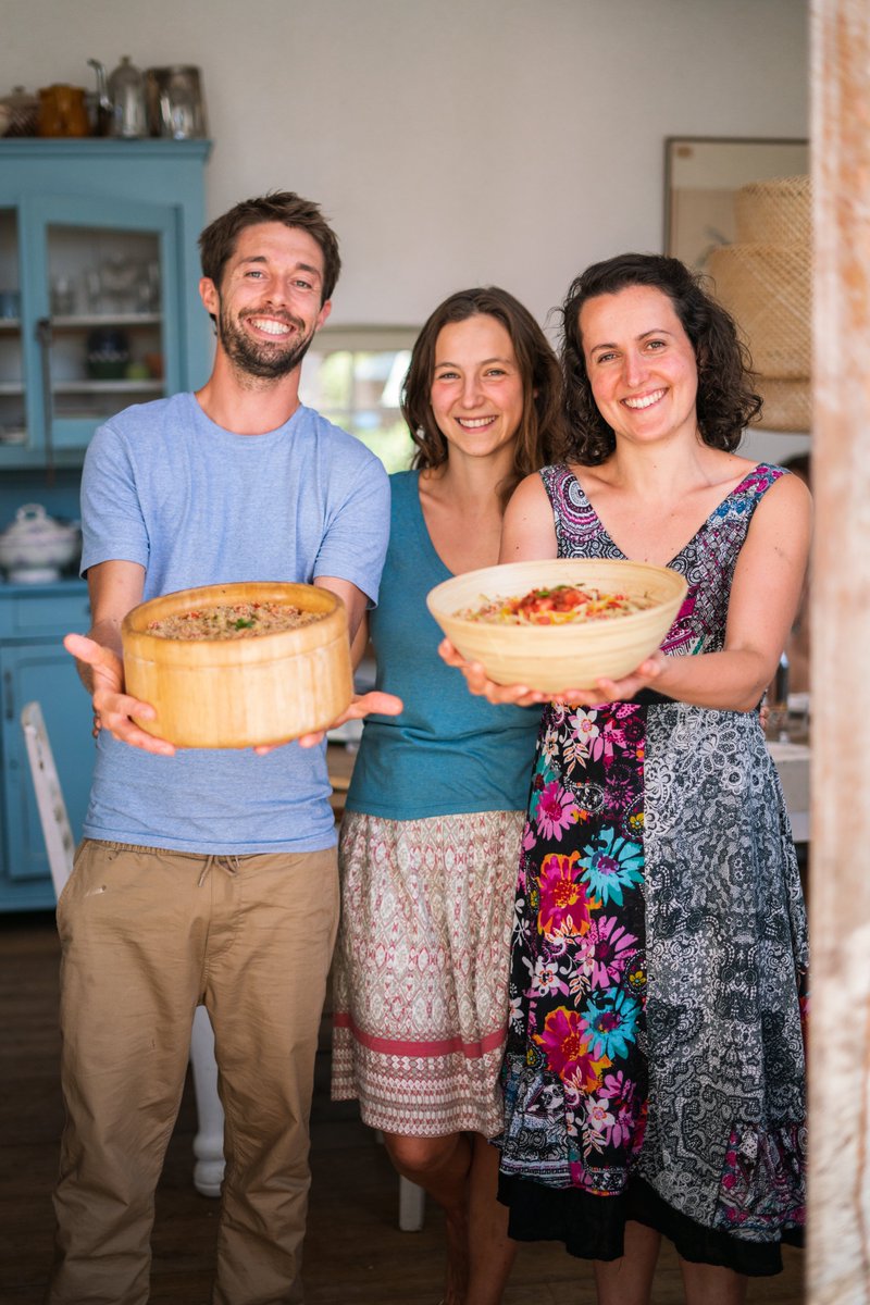 EMycelium's tweet photo. 3 journées de créativité fructueuse en équipe !
Dossier de présentation, prototypes de fiches, charte graphique, etc. Nous vous avons concocté pleins de p'tites merveilles !! ;) Nous sommes ici tous les trois sur la photo : Nico, Eva et Lucile <3

A bientôt ! 
#EditionsMycélium https://t.co/NAgRCAFU1w