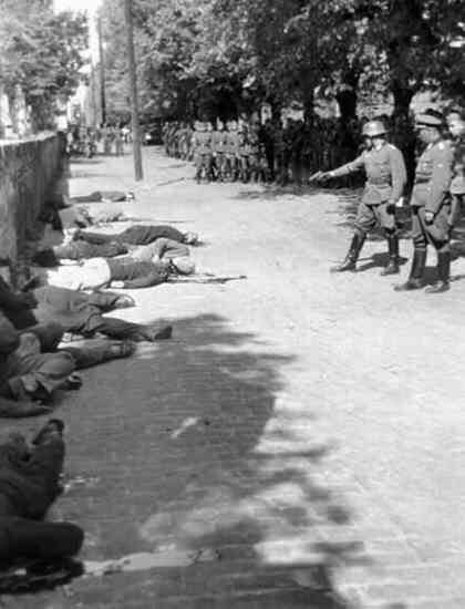 WARNING - GRAPHIC IMAGESI genuinely wasn’t sure I should post these, but it’s important to remember that these civilians were murdered by these executioners. An example of how the Heer was used as an extension of an abhorrently evil regime. 10/ #History  #Pancevo