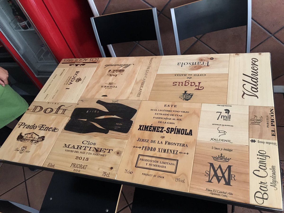 andaluciadevino's tweet photo. Sorpresas que te encuentras en la #sierradecadiz @barcanijoalgodonales preciosas mesas para amantes del vino #winelover https://t.co/43rbGIjNCv