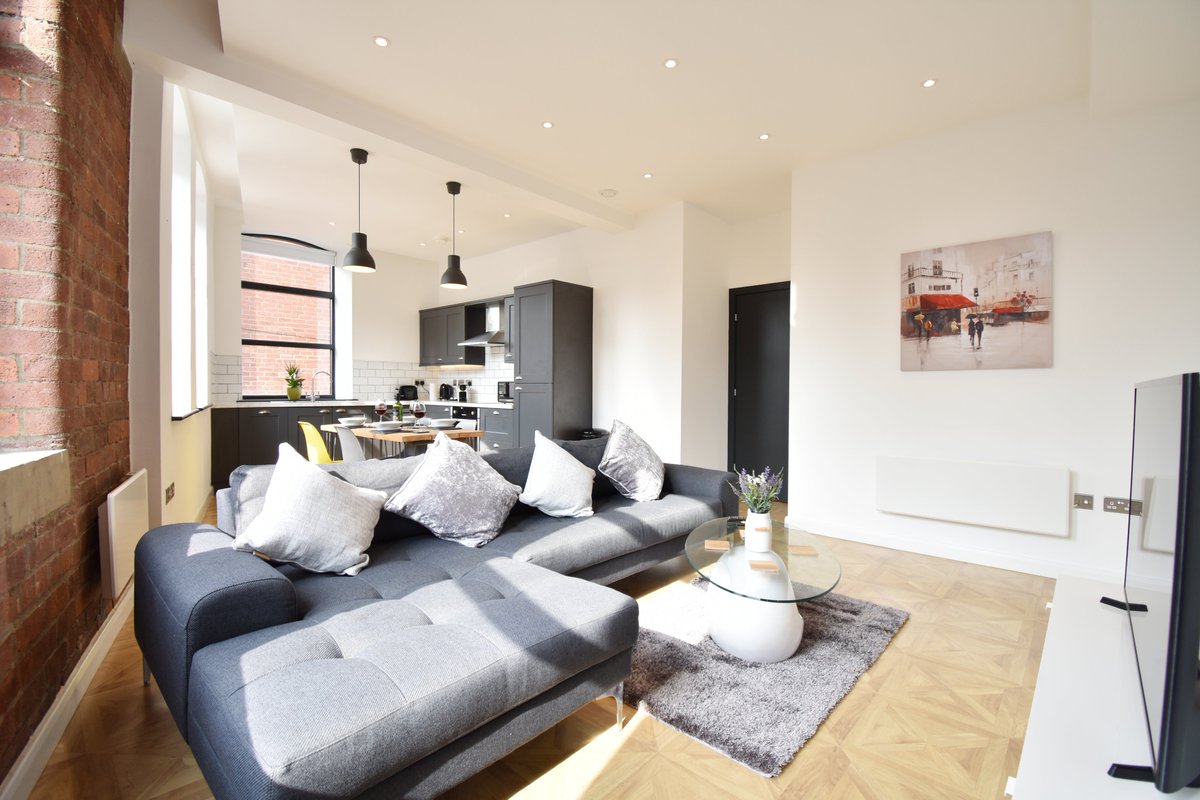 AireApartments's tweet photo. Our second luxury apartment in The Calls, Leeds is now live! We're even offering a rather cheeky 20% discount for our first guest! Go go go go go! #Leeds #TheCalls #CorporateTravel #Luxury https://t.co/3Zw2ILpTjC https://t.co/AS367QZnhs