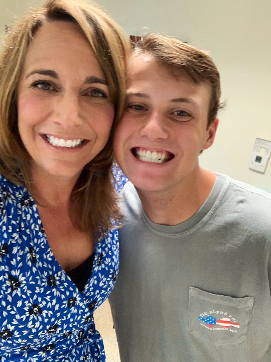 AmyRuth740's tweet photo. Always love having extra help in the C&amp;I office! @CashQuinton_ @QballEmpire https://t.co/ql5gAD2OsS