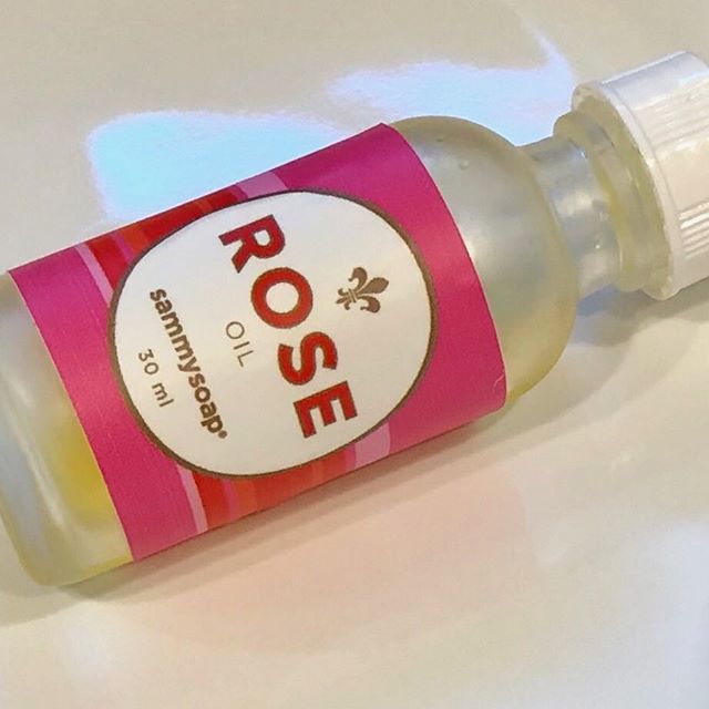 Whew! 😅 I know what I need to buy today! So relieved to find those last drops of liquid gold this morning ...
🌹 🌹 🌹
I’m years away from synthetic moisturizers. Why? Because nutrient-dense 100% all natural rose oil exists, that’s why!
💯 ❤️ 💯 ❤️ 💯
… ift.tt/2yG2U4I