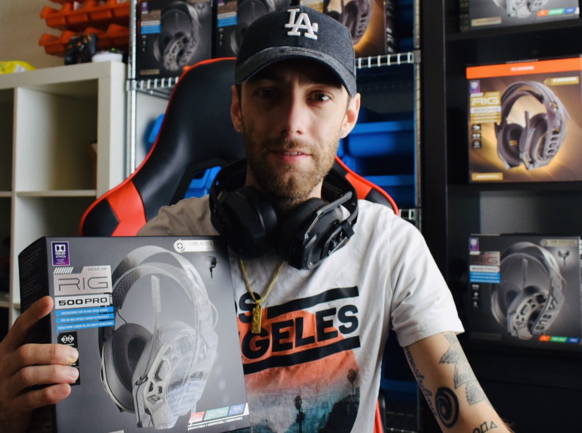GamestylingNL's tweet photo. @RIG_Gaming and myself have partnered up to bring you guys some amazing custom gaming headsets! The moment where quality and creativity meet is here! #keepitstyling https://t.co/Dga4TtVvjK