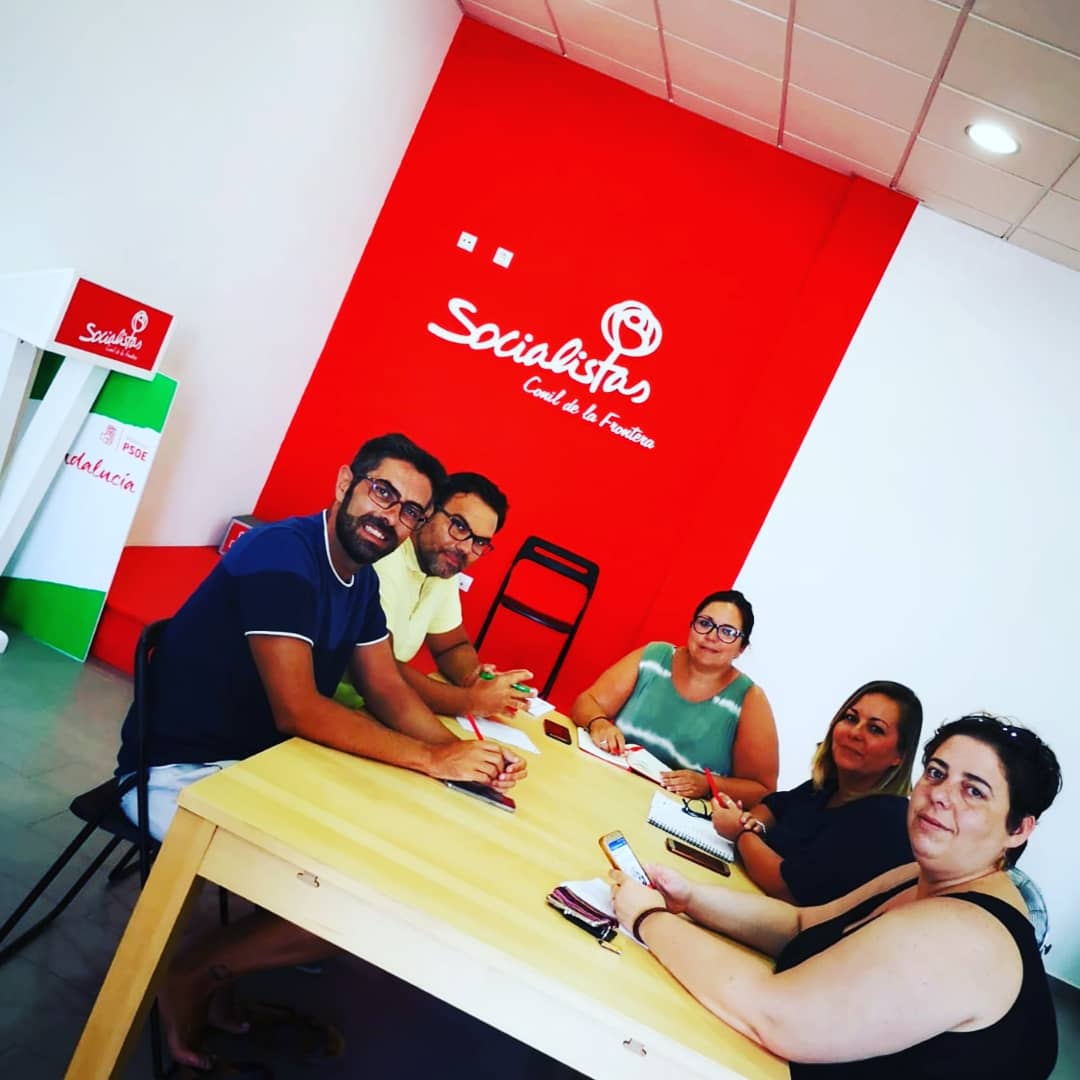 carmen_sm81's tweet photo. Reunion de trabajo del grupo municipal socialista para seguir trazando nuestras líneas de trabajo durante el mes de agosto.
#ContamosContigo #ElConilQueQuieres #PsoeConil https://t.co/S1bedRw7Ou