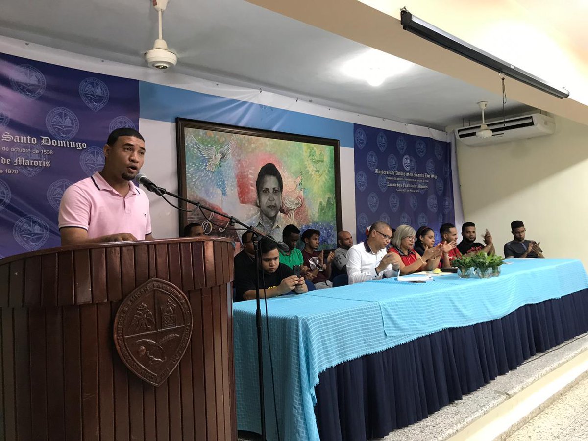 FelabelSede's tweet photo. #AHORA Asamblea de estudiantes coconvocada por #FELABEL y otros grupos estudiantiles en UASD-Recinto SFM para tomar decisiones ante el problema de programación de asignaturas: miles sólo han seleccionado 1 a 3 materias o no han seleccionamos ni una ¡Solución ya, queremos avanzar! https://t.co/azRBavkLg7