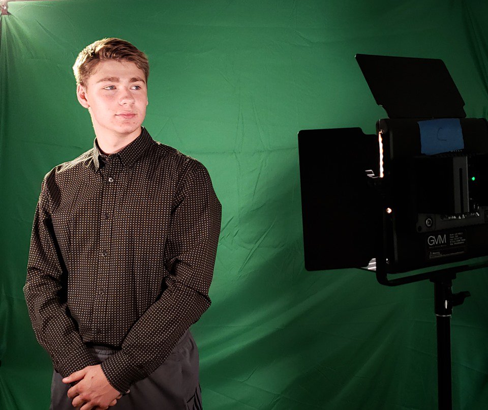 ThePhySolution's tweet image. A behind-the-scenes look at one of the filming sessions for The Physics Solution.

#ThePhysicsSolution #MegaCorpInternational #MegaCorp #filming #behindthescenes #filmproject #filmmakinglife #filmmaking #film