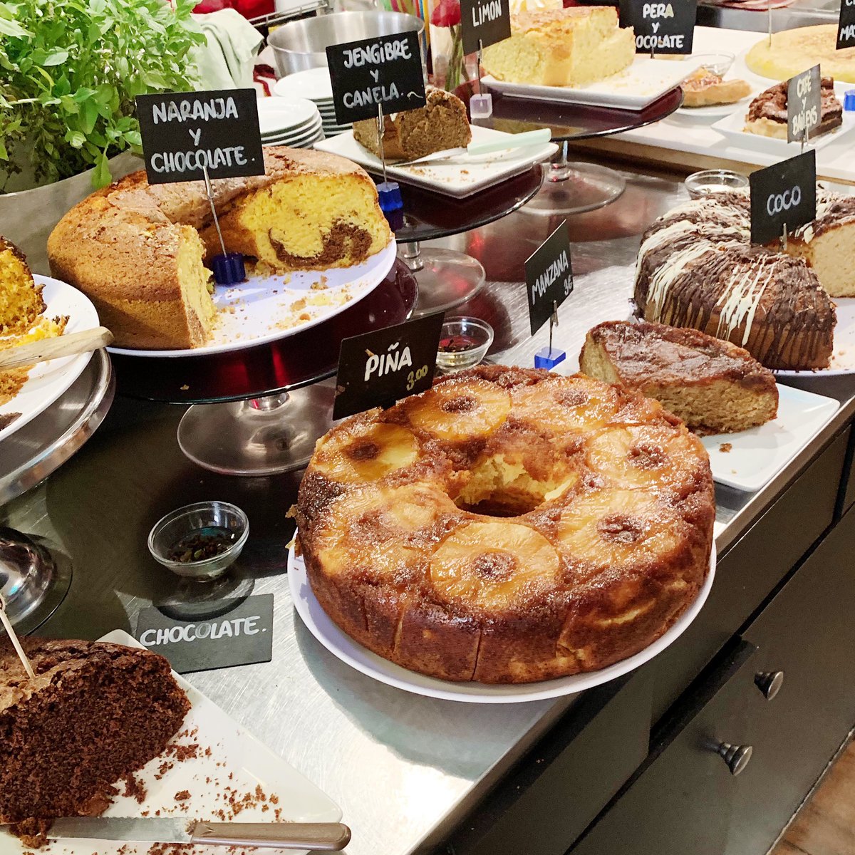 Las deliciosas tartas caseras de Café Botánico 👉 Razón nº 1 para #irdepropio a esta bonita cafetería, ¿cuál es vuestra favorita? 🥧🍰🤤

#irdepropiobotanico 
•Calle Santiago, 5•
