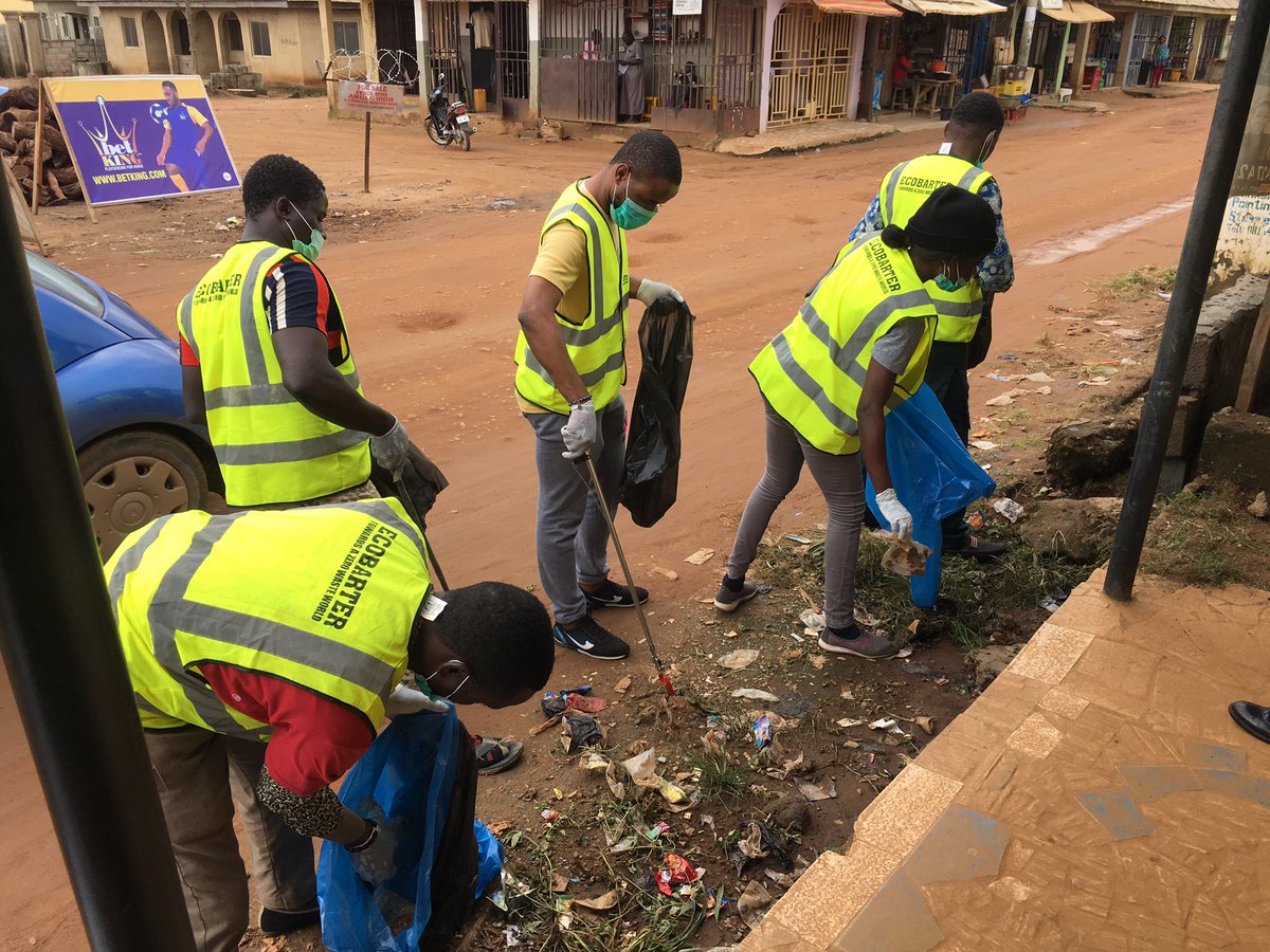 JoshuaUwagboi_'s tweet photo. They were happy we came,
They craved for knowledge and orientation; we gave them.
They were accommodating and gave us their attention,
We demonstrated. We sensitized.
They were convinced and were motivated to achieve a zero-waste world. #kujecleanup
Clean up at Kuje was impactful https://t.co/7DFI9QvRz8