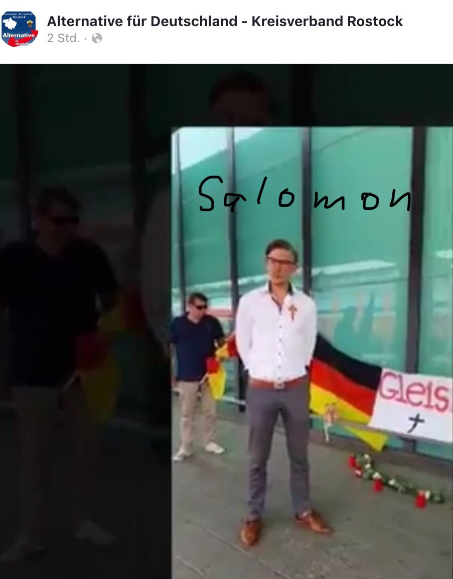 DerNorb's tweet photo. Die  Chefs #Litke und #Teschner waren nicht zu sehen, dafür #Salomon und #Reincke, die auch beim #Naziaufmarsch in #Hamburg gegen #Merkel beteiligt waren. Salomon durfte vor den Ohren der Polizei mal vom #Merkelfaschismus rufen.
Dazu unter dem roten Pfeil, ein #Pegida-Gänger. https://t.co/GVpkgCgLob