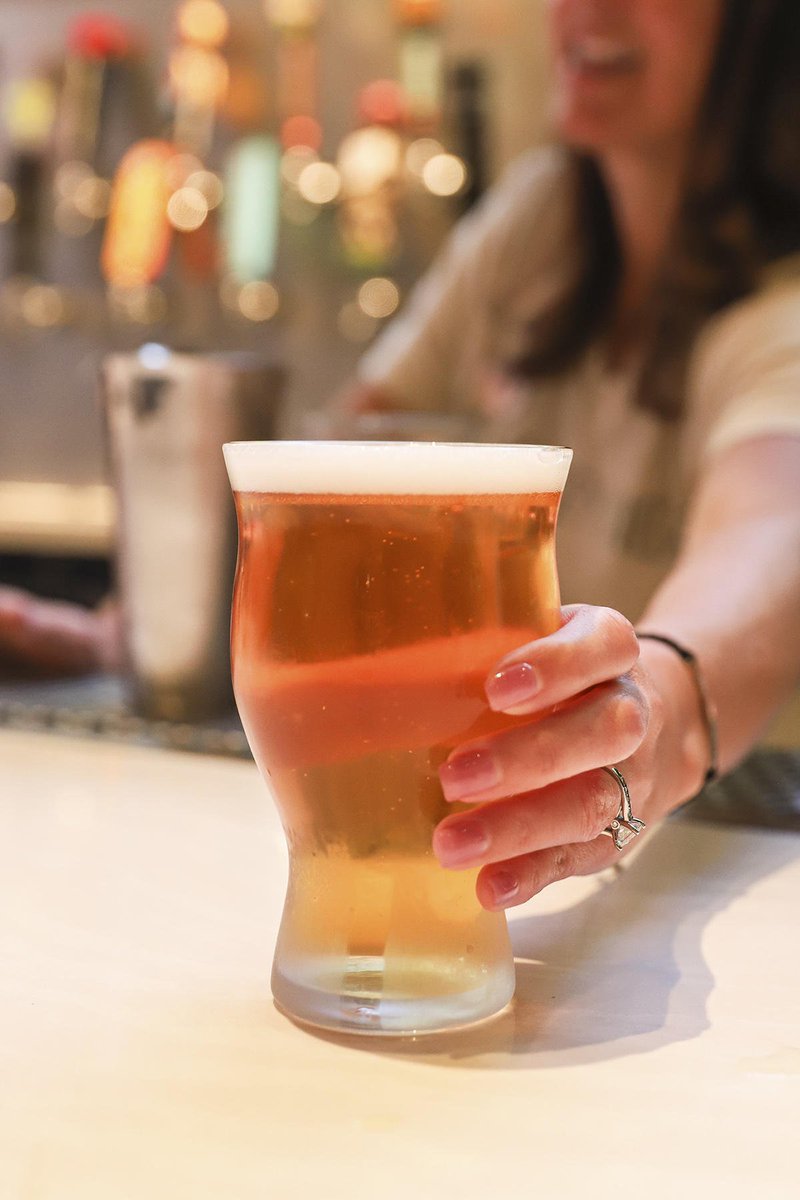 stratvegas's tweet photo. Keep your friends close but your beer closer. Whatโs your favorite beer? #STRATdrinks https://t.co/hbxENY6ZbW