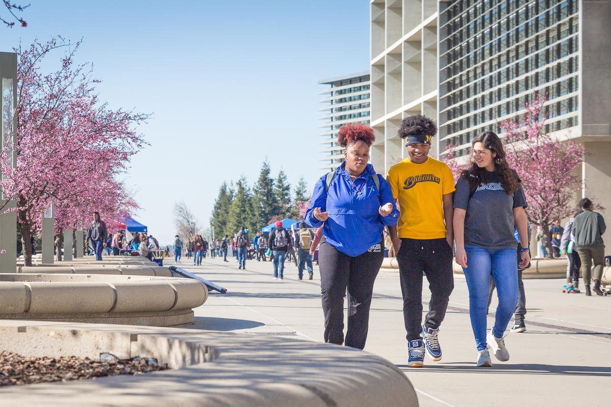 "...These students come not just for themselves but they come for their families and their communities. So what we’re doing here is really important." @UCM_Chancellor spoke with the <a href="/nytimes/">The New York Times</a> about her time with UC Merced and what’s next. nyti.ms/31tLtkv