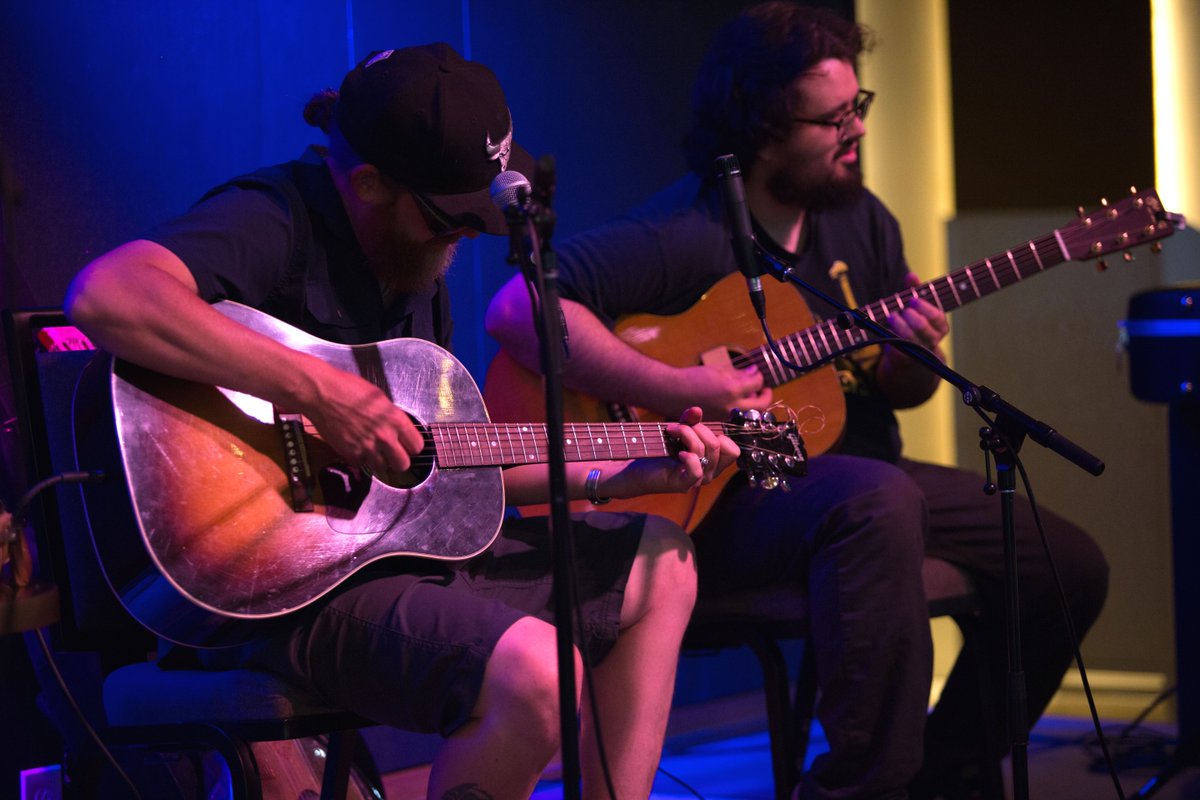 Jam with your friends...
#letsjam #livemusic #jamsesh #artsits #magicrat