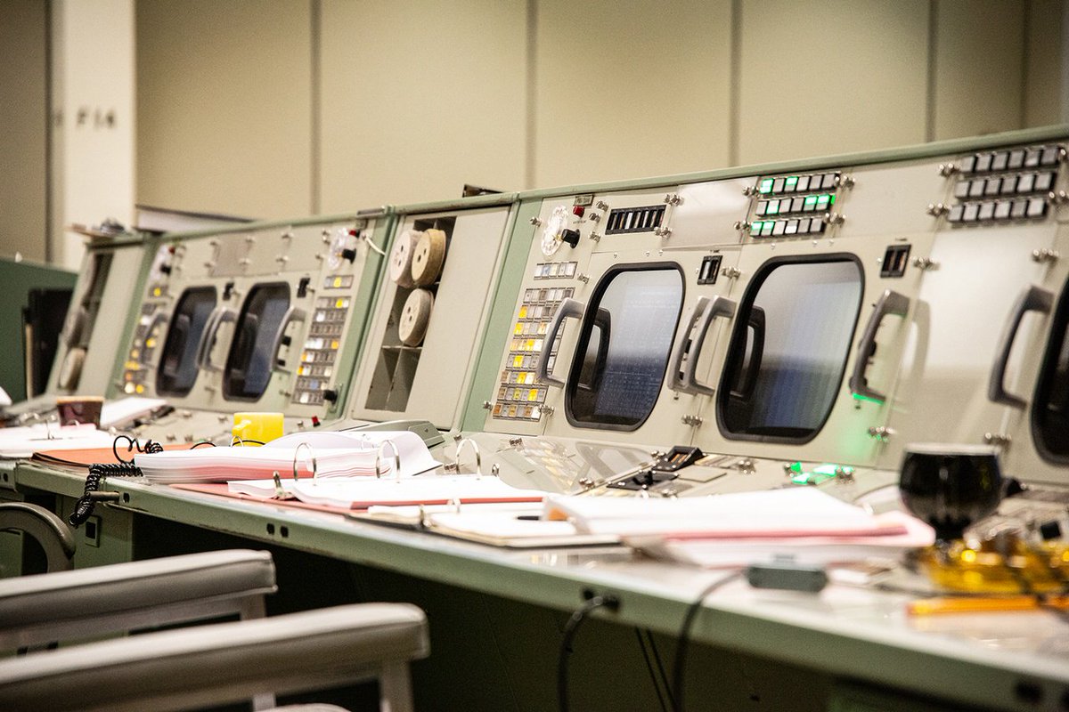 SpaceCenterHou's tweet photo. Just another day at the fully restored office. #MissionControlMonday 🚀 https://t.co/vCVvfpCq1K