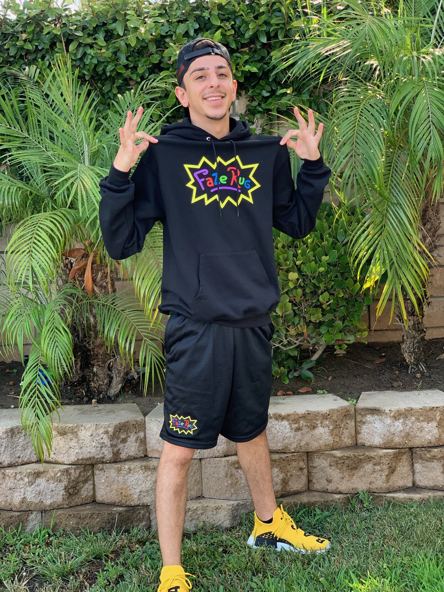FaZe Clan na platform X By FaZe Rug for you Hit https t 6GfK7YqF1x to get your limited time FaZeRug pieces 48 hours only. https t gkbwbQyqtC X