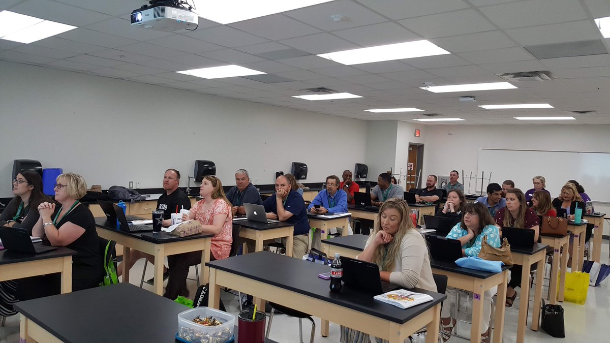 kaywoody's tweet image. Today is our first day with New Teachers! It feels like the first day of school for us. Welcome AISD Teachers! These teachers have a lot of good experience to share with our students. #LearningAboutTechnology @AISDTI2 #arlingtech @knypink @PearDeck