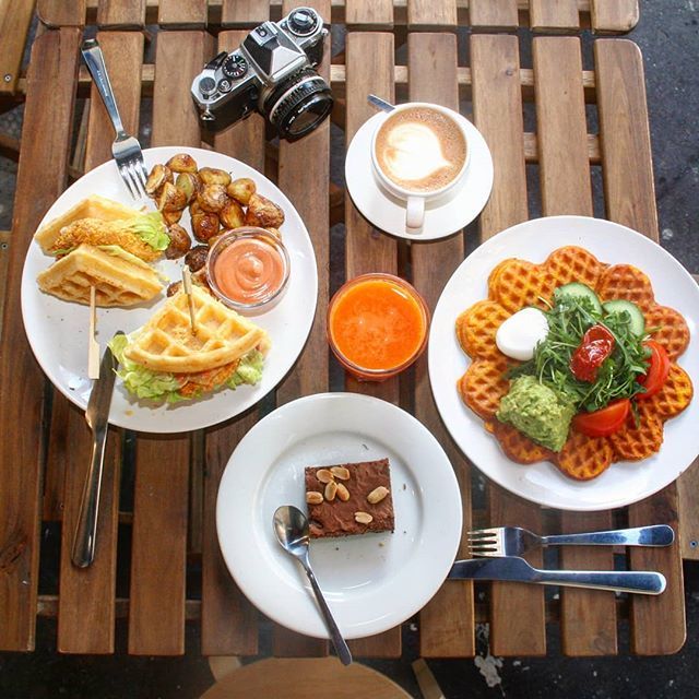 cafemareva's tweet photo. Gaufre, gaufre, gaufre 🇬🇧 Waffle, waffle, waffle !! 📸@parisenforme #cafemareva #brunch #waffle #gaufre #waffles #wafflehouse #friedchicken #friedchickenwaffle #pancakes #coffee #coffeeshop #goodcoffeeinparis #smoothiebowl #patisserie #pastry #homemad… https://t.co/WNJ70sMvnE https://t.co/yBtzEhfut5