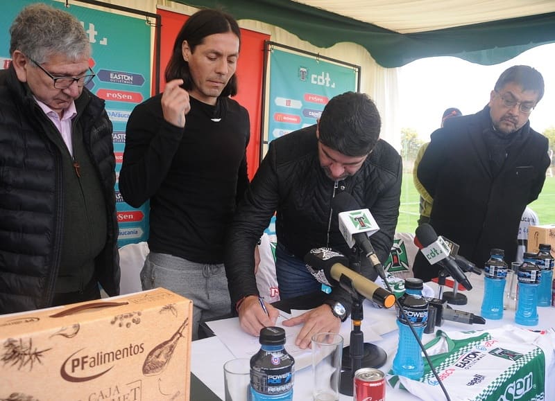 Presentación y firma de Hugo Droguett.
#VamosTemuco 
#VamosConTodo 
⚽️⚽️⚽️⚽️