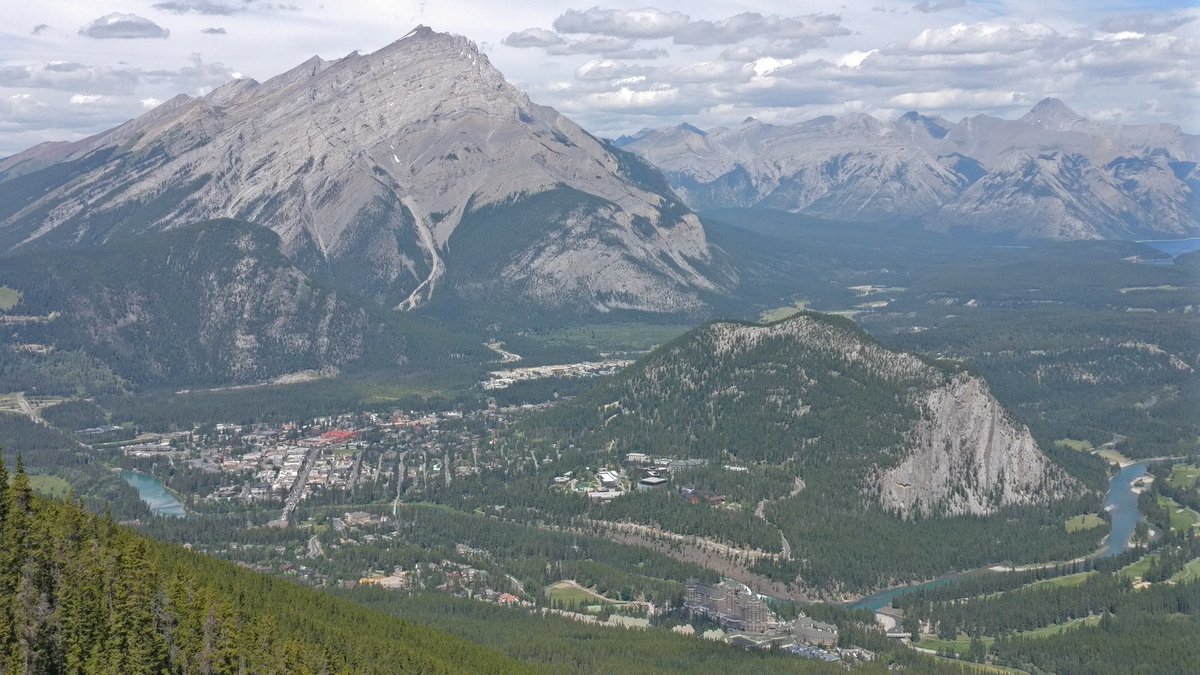 The beautiful view of Banff. #banffgandola #sulphurmountains