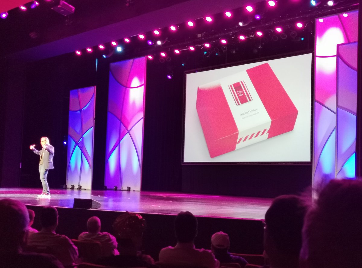 Very inspiring speech of <a href="/markran/">Mark Randall</a> today at Magic Life Convention Las Vegas! Maybe also interesting for us at @Telekom_group! Looks like he has already magenta shoes and light 😉 <a href="/alexluyken/">Alexander Luyken</a> #telekombotschafter #telekomambassador #LoveMagenta #magiclife #inspire #creativity