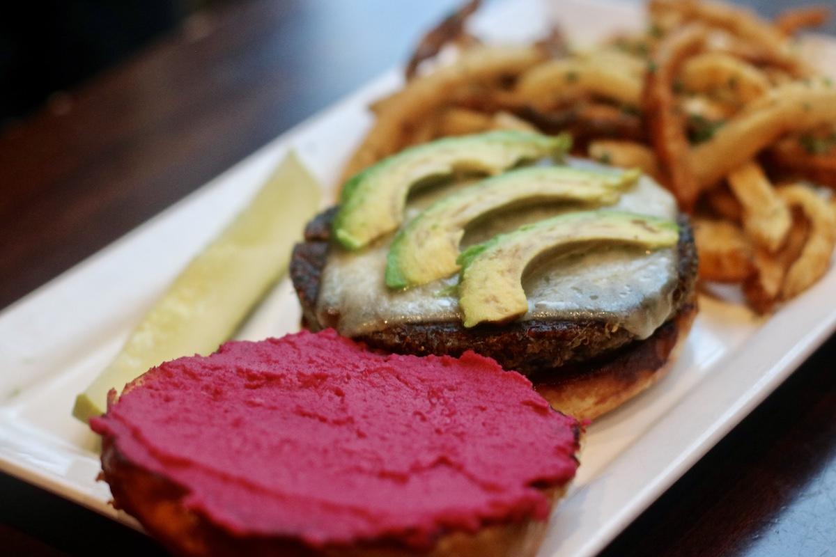 OpenTable's tweet image. It's #MeatlessMonday and we're celebrating with the latest trend in food; meatless burgers! @BOASteakhouse @BeatrixChicago @LoopRochester + more are serving top veggie burgers today and everyday! fal.cn/33il3