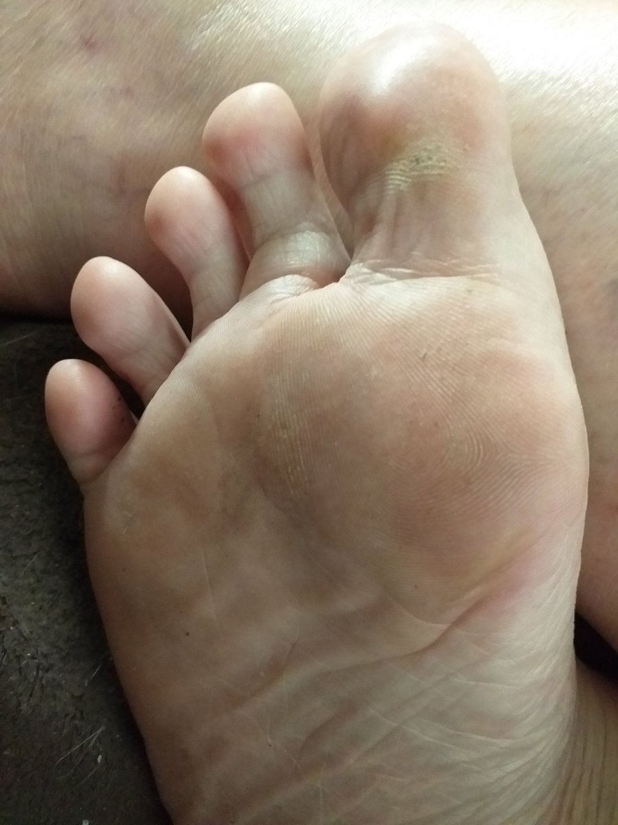 LongtoesMonique's tweet photo. Cute and dirty stinky feet. https://t.co/5cL80Frr41