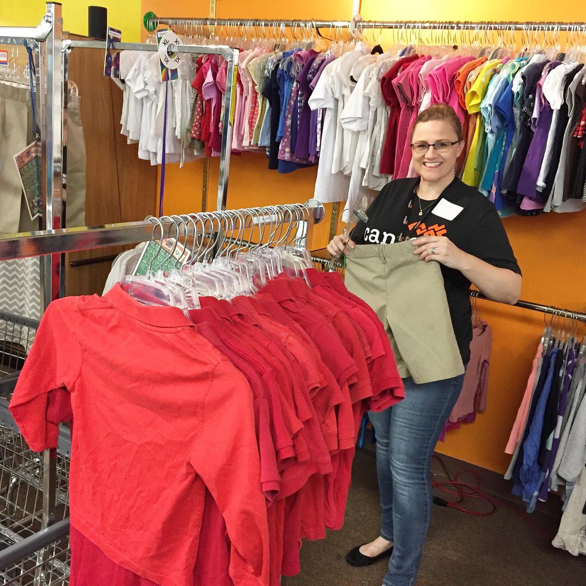 canvasfamily's tweet photo. Another fantastic day was had by our squad at @ClothesToKids Denver! You know you’re #AllHeartAllTheTime when you’re willing to fold laundry on your day off! Check out how this amazing organization is helping out Colorado families here: https://t.co/gM1l24dWvp
#BeyondTheBranch https://t.co/ntNdlXEoT1